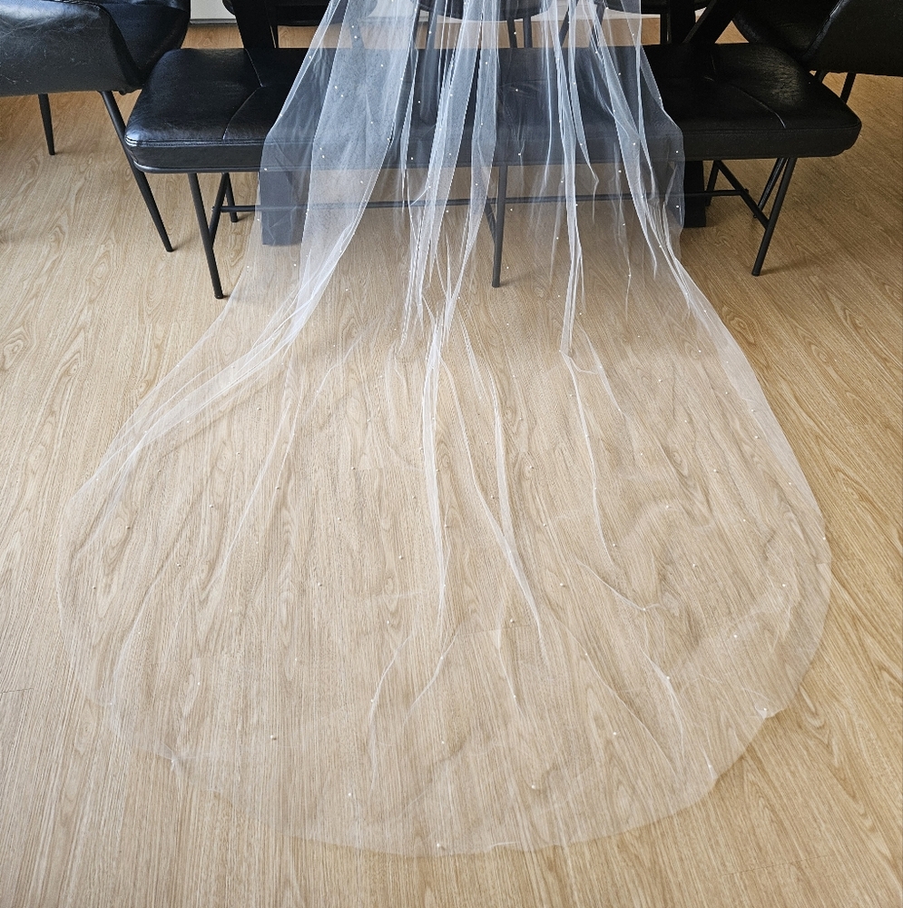 New, never worn 9 Foot Ivory Canadian Made Bridal Veil with pearl accents A00145 - Picture 10 of 12